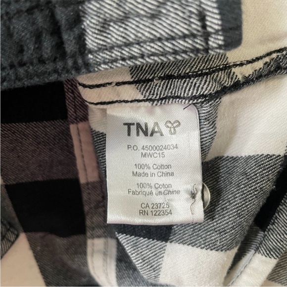 Aritzia / TNA classic fit plaid flannel shirt - Picture 8 of 11